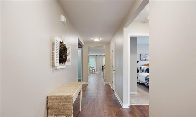 Building Photo - 635 Hogan Dr