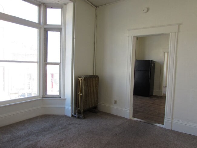 Building Photo - 318 Victor Ave