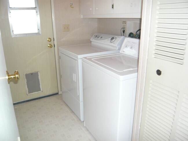 Building Photo - Single Level Home in Gated Community