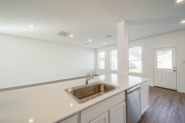 Building Photo - 2118 Fisher Bnd Dr