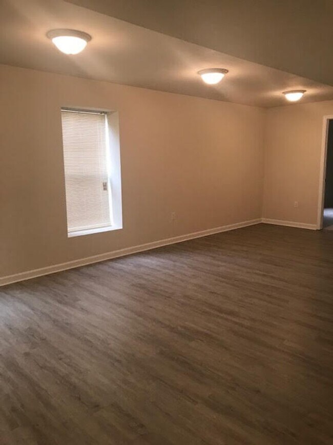 Building Photo - 2025 Germander Way