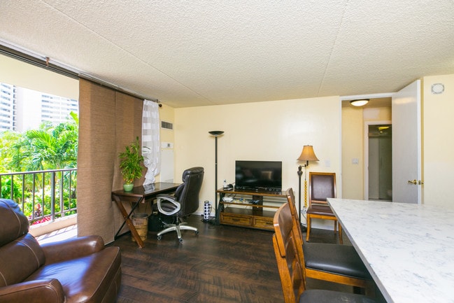 Building Photo - 411 Hobron Ln