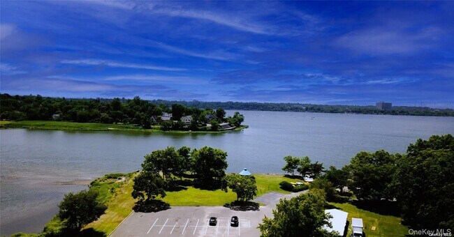 Building Photo - 218 Middle Neck Rd