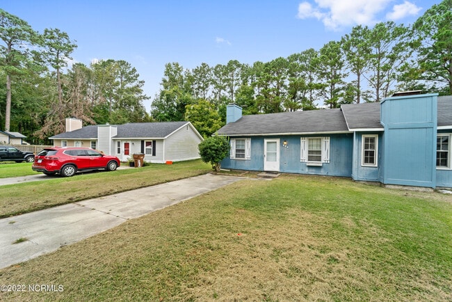 Building Photo - 228 Cedar Crk Dr