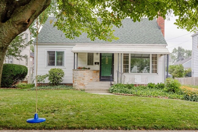 Primary Photo - Beautiful four bedroom home avaulable for ...