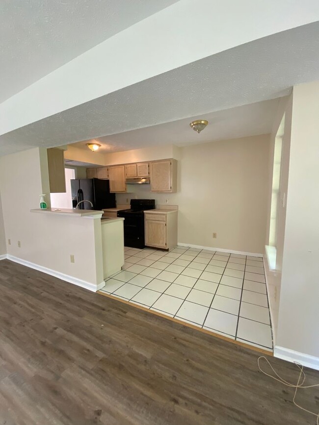 Building Photo - Raintree