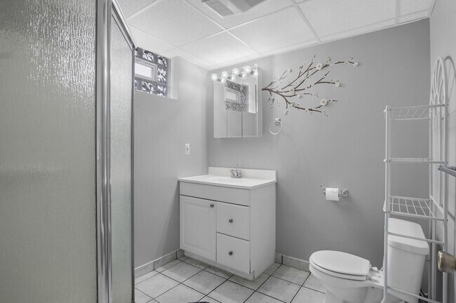 Building Photo - 423 S Maple Ave