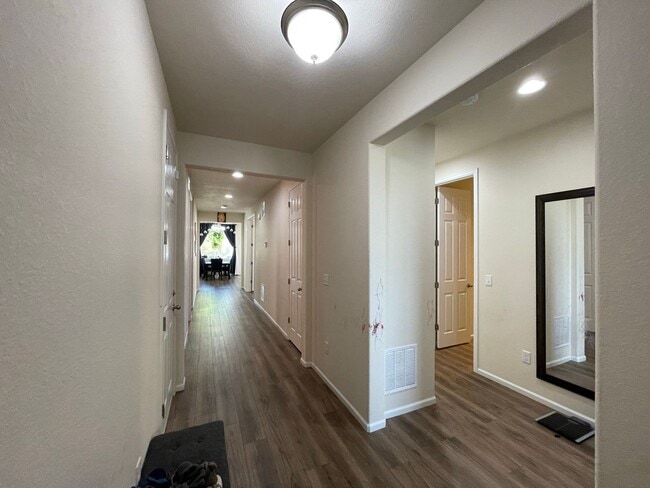 Building Photo - Beautiful 4 Bedroom Ranch Home For Rent