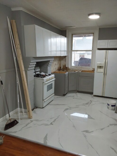 Building Photo - 266 Second St