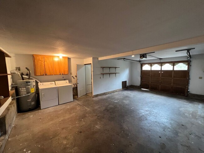 Building Photo - 295/297 Coachman Dr
