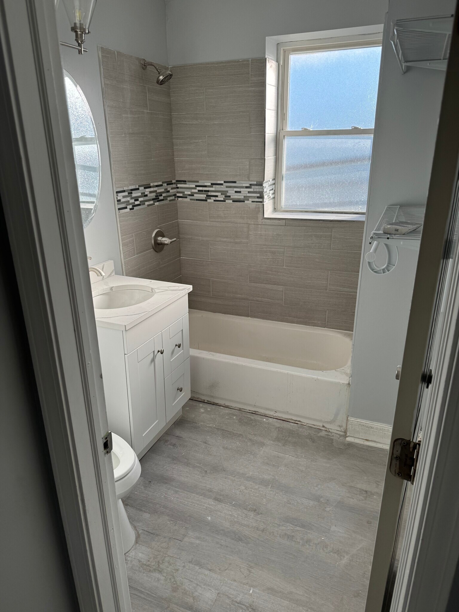 Building Photo - 843 E Marquette Rd