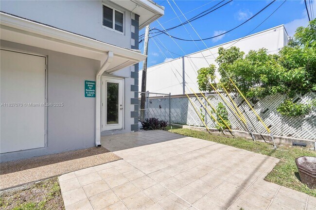 Building Photo - 2115 NE 37th Dr