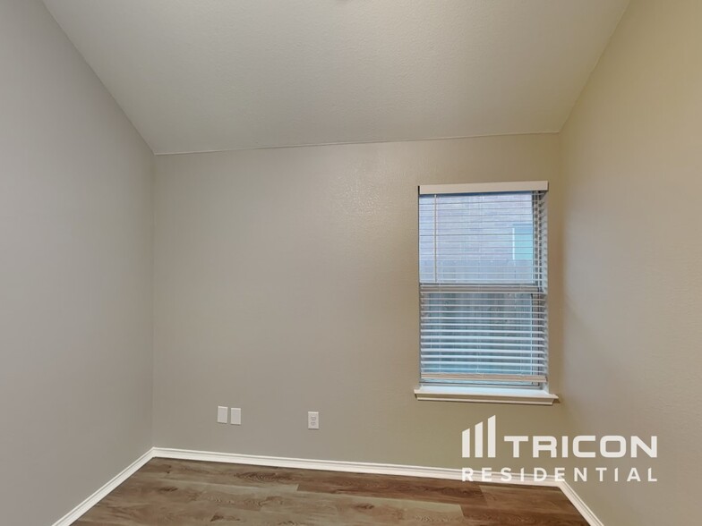 Building Photo - 5401 Creek Hill Ln