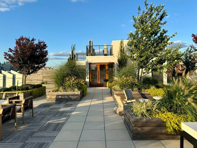 Building Photo - 189 Conover St