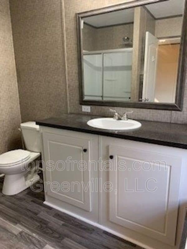 Building Photo - 717 Broadway School Rd