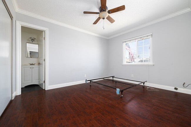 Building Photo - Spacious single family 3 bedroom home now ...