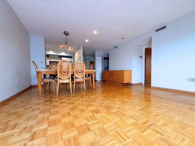 Building Photo - 1850 Beacon St