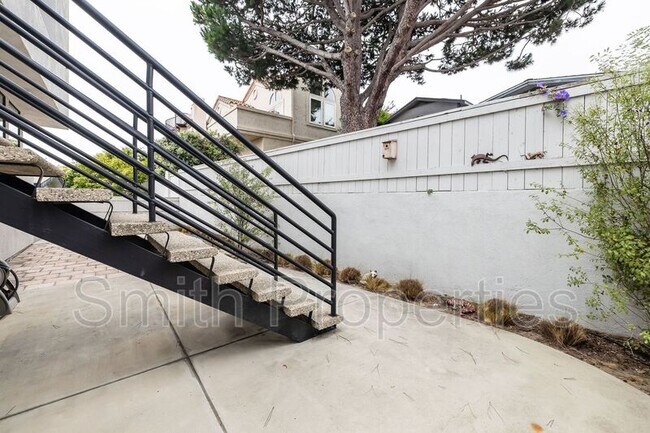 Building Photo - 604 N Irena Ave