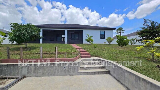 Building Photo - 220 NE 8th Pl