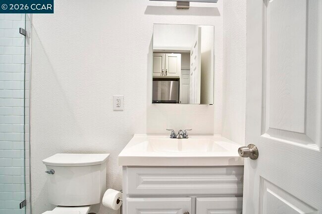 Building Photo - 1351 Eastshore Dr