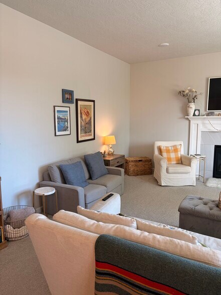 Building Photo - 7193 SE Cheryl Ct