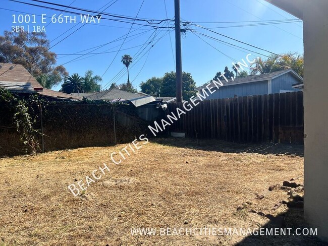 Building Photo - 1001 E 66th Way