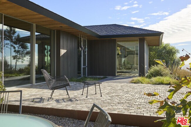 Building Photo - 5927 Busch Dr