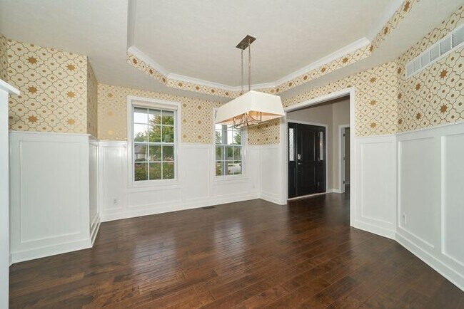 Building Photo - Beautiful 5 Bedroom With Finished Basement in Fishers