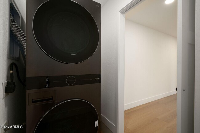 Building Photo - 7837 E Crestwood Way