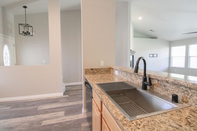 Building Photo - 3 bedroom, 2 bathroom home in Middleton!