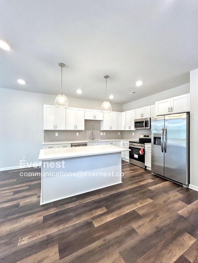 Building Photo - 305 Pawley Dr