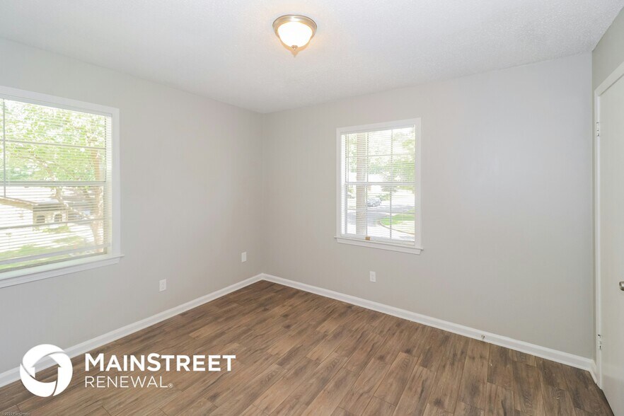 Building Photo - 5380 Albemarle Dr