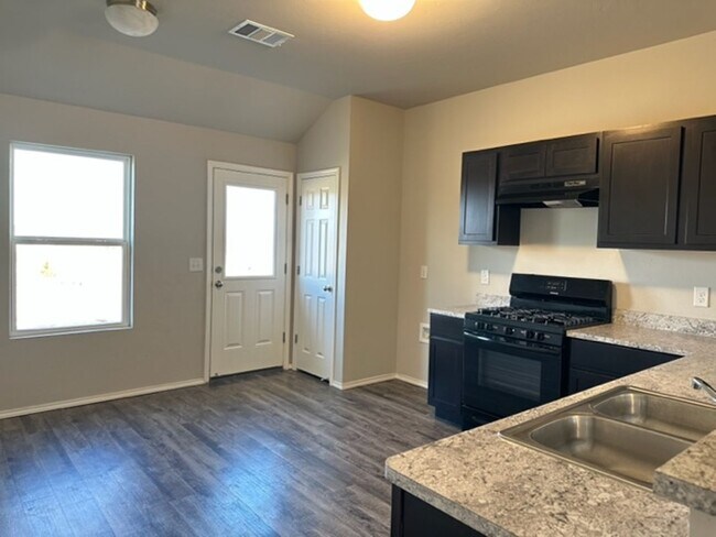 Building Photo - Newer 3 Bedroom/2 Bath Home in Newcastle -...