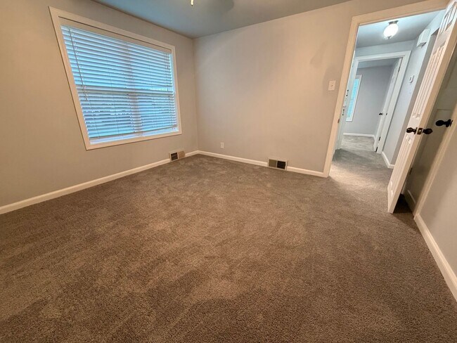 Building Photo - 3137 Bermuda Ln