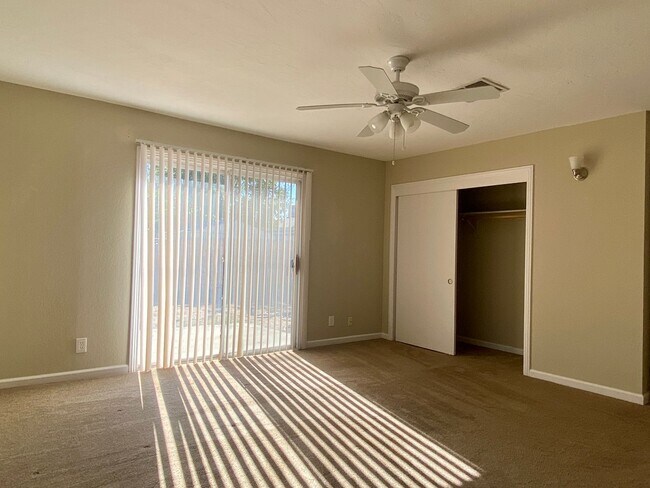 Building Photo - AVAILABLE NOW!!