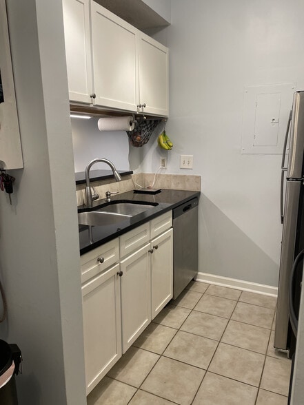 Kitchen - 1250 Parkwood Cir SE