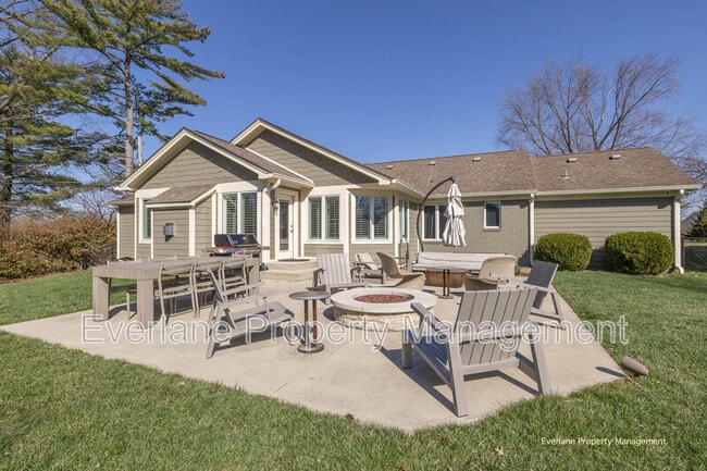 Building Photo - 499 W Main St