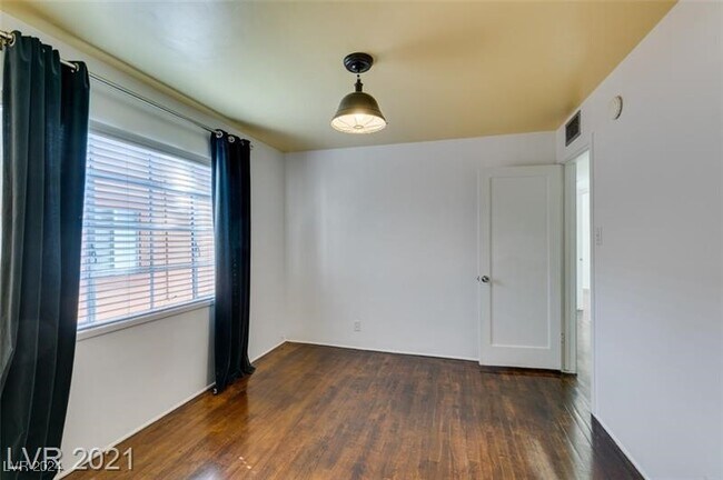 Building Photo - 1217 S 7th St