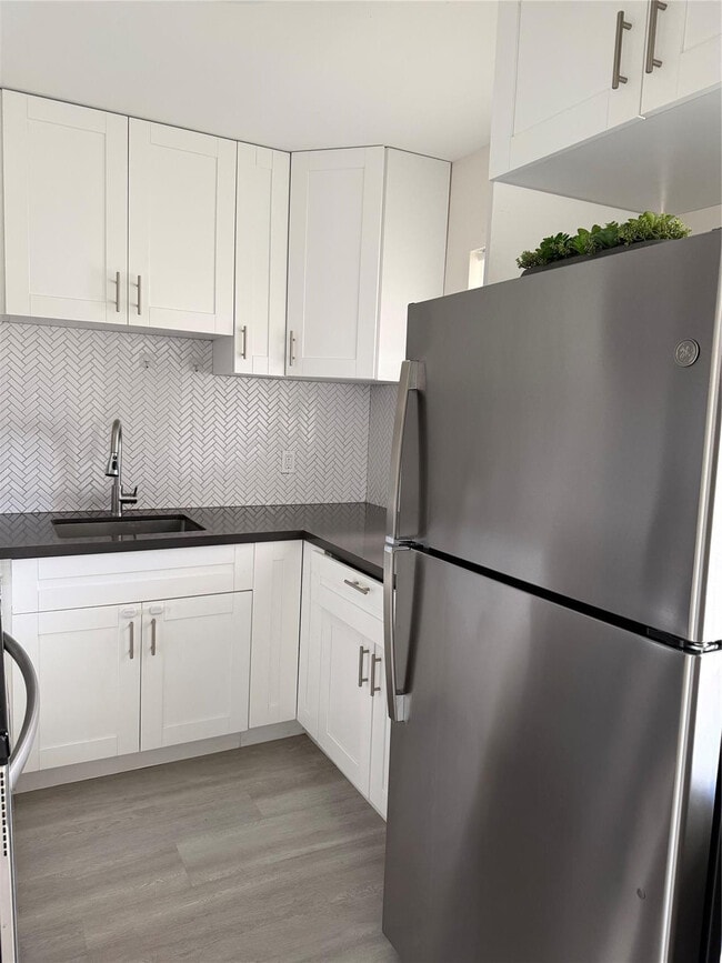 Building Photo - 3930 Crystal Lake Dr