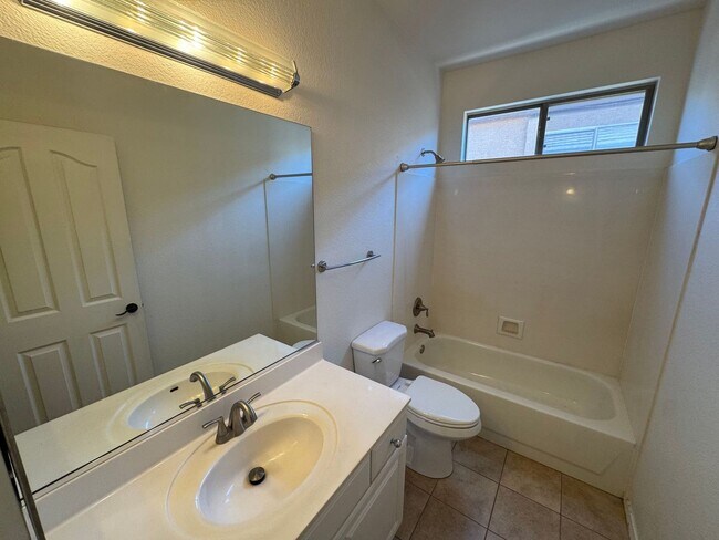 Building Photo - 4709 E Prickly Pear Trail