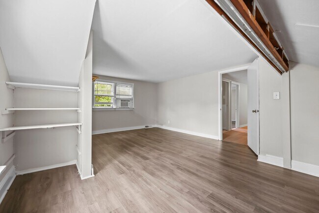 Building Photo - 4 Thurston Ave