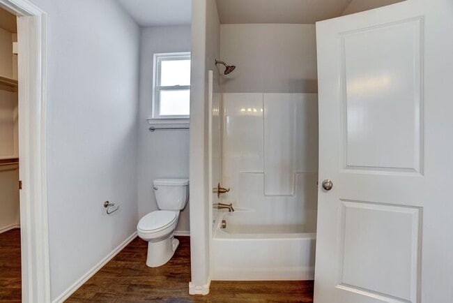 Building Photo - Unique 4/2/2 Near Downtown Tulsa!