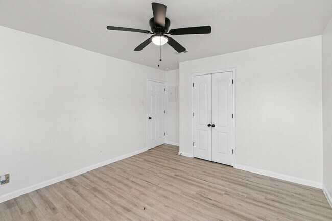 Building Photo - 3038 Weir Ave