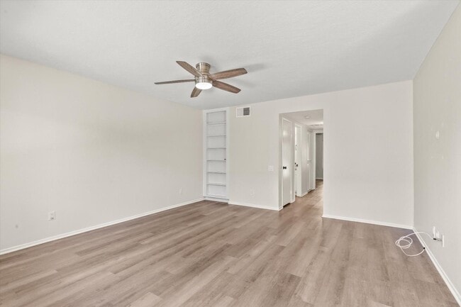 Building Photo - 365 N Saturmino Dr