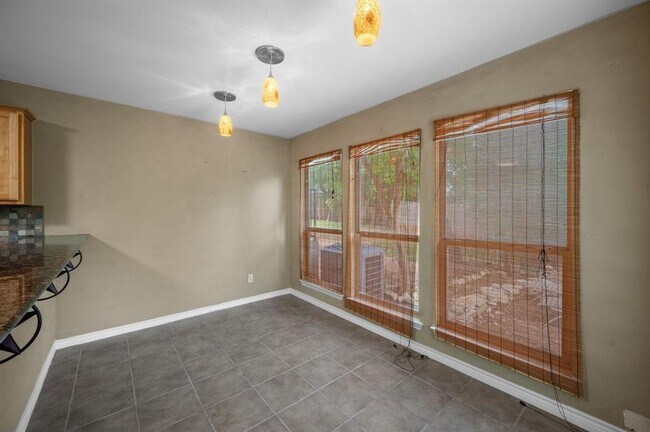 Building Photo - 5306 Beacon Dr
