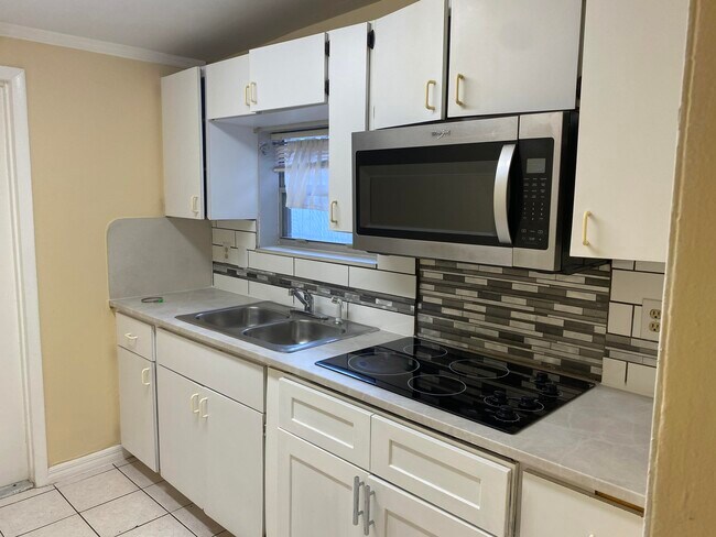 Building Photo - 2320 Sunrise Dr