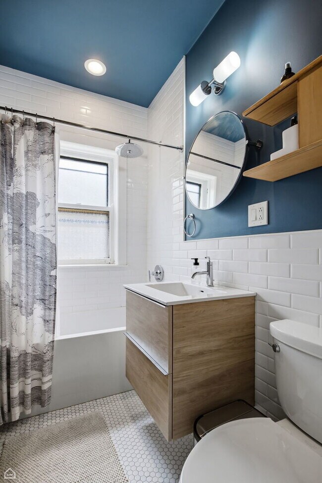 Building Photo - 811 Judson Ave