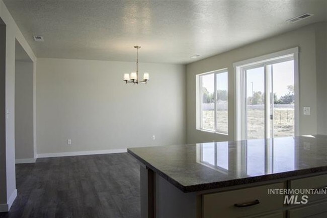 Building Photo - 2121 N Warwick Ave