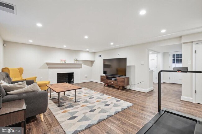 Building Photo - 5213 Rayland Dr
