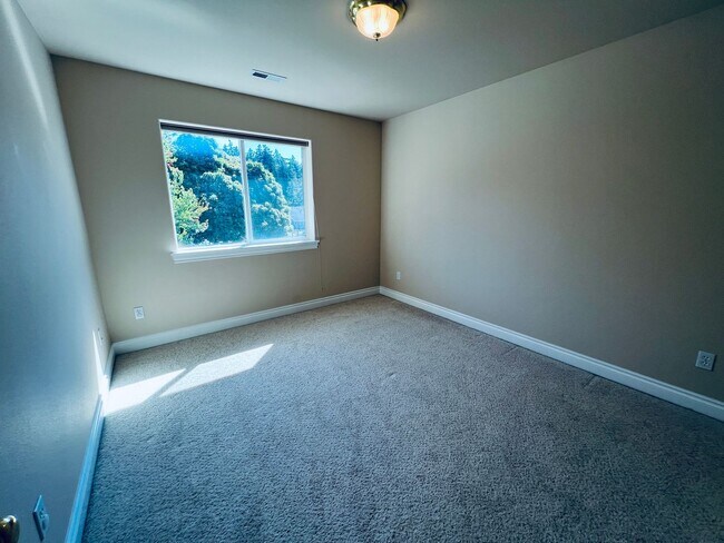 Building Photo - Beautiful 4 bedroom, 3 bath Mount Vernon Home